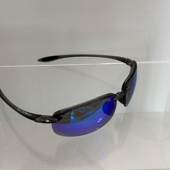 Maui Jim HO'OKIPA - Translucent Smoke Grey Frame w/ Blue Hawaii Lens - Picture 9 of 10